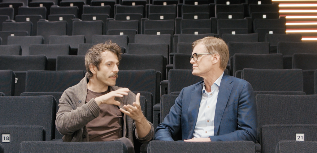 Alexander Tobias Ysbæk-Nielsen i dialog med Lundbecks CEO Charl van Zyl ved Lundbecks OneVoiceSummit 2025